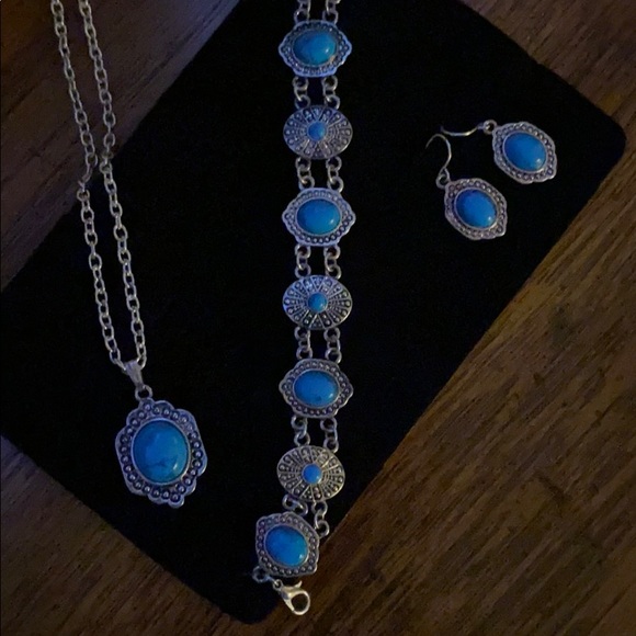 Turquoise Necklace Set - Picture 2 of 4